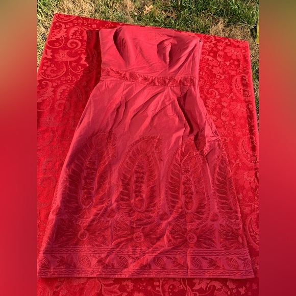 Women's Ann Taylor Strapless Burgundy Dress - Size 2 Cocktail Embroidered‎ - Picture 2 of 6